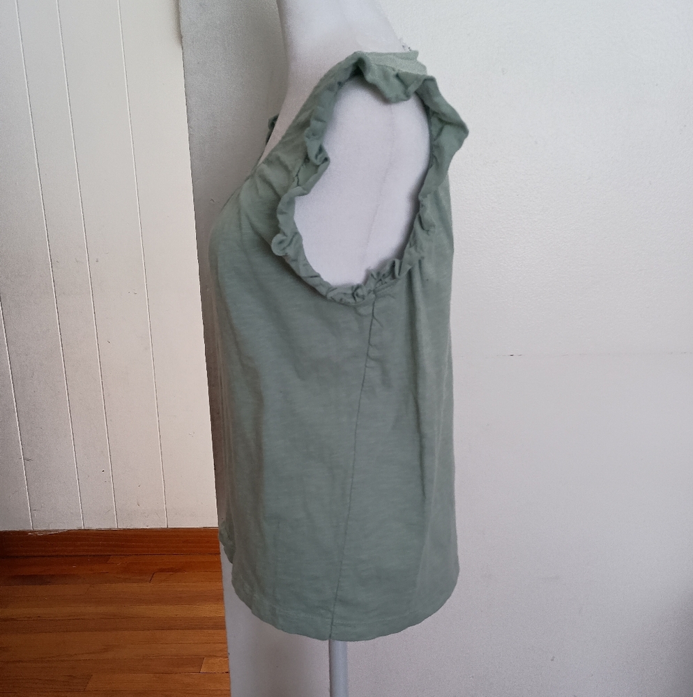 NWT Nicole Miller NY Pale Green Ruffled Sleeveless Top Shirt Large - Picture 3 of 10